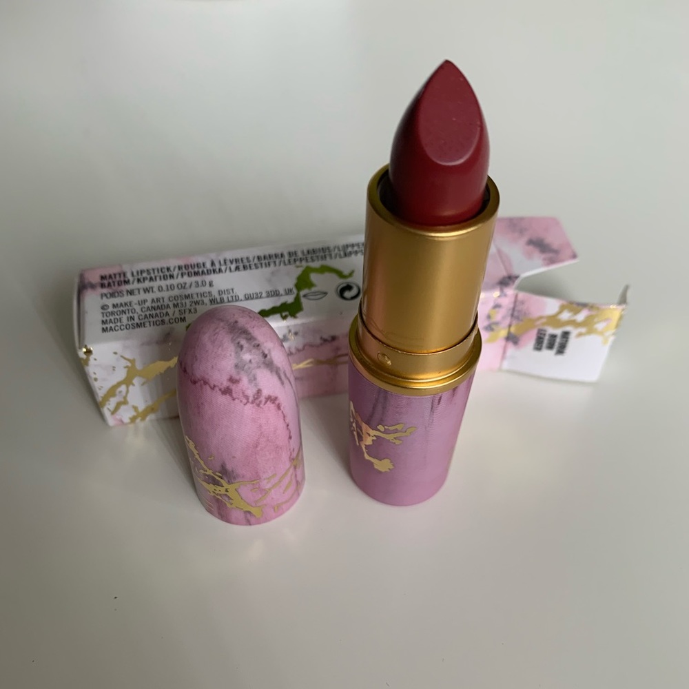 MAC Cosmetics matte lipstick Natural Born Leader